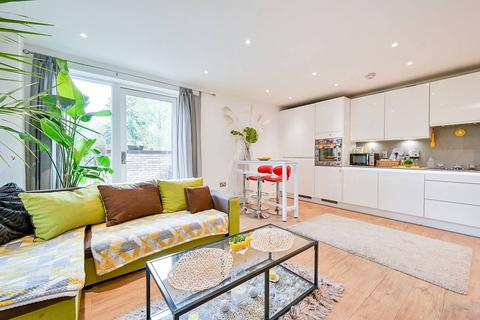 2 bedroom flat for sale, Lakeside Drive, Park Royal, London, NW10