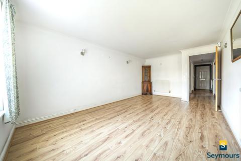 2 bedroom flat for sale, East View Lane, Surrey GU6