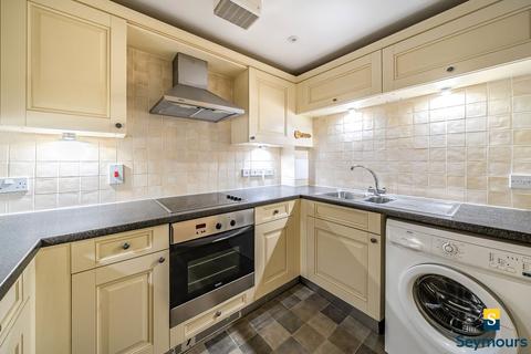 2 bedroom flat for sale, East View Lane, Surrey GU6