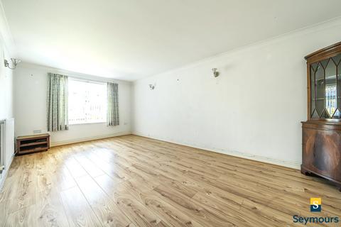 2 bedroom flat for sale, East View Lane, Surrey GU6