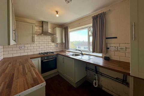 2 bedroom flat for sale, Okehampton Avenue, Leicester, LE5