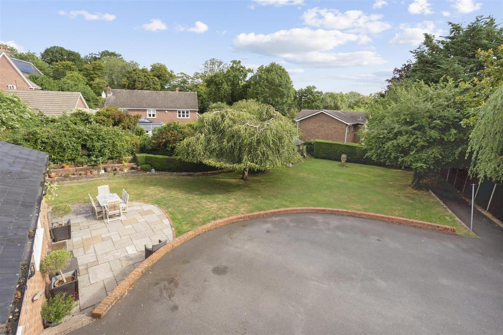 77240 Bentley Lodge 10 Egham Hill(2).jpg