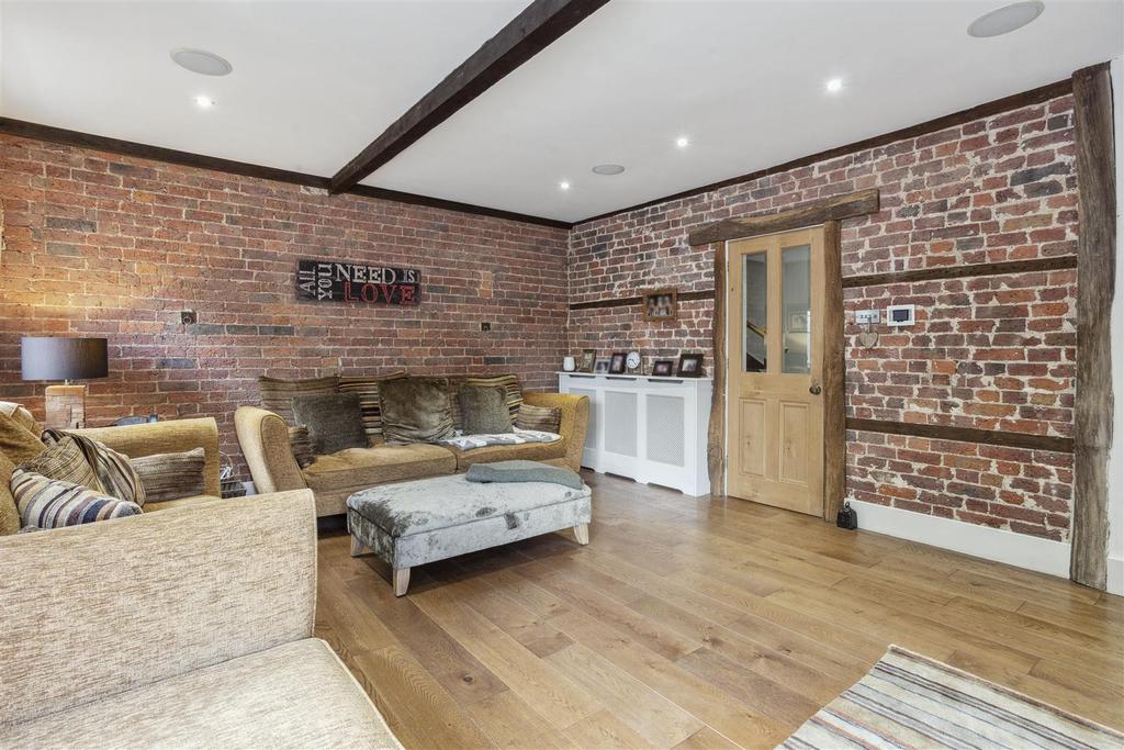 77240 Bentley Lodge 10 Egham Hill(14).jpg
