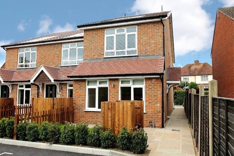 1 bedroom end of terrace house for sale, Hazel Avenue, Farnborough, Hampshire, GU14