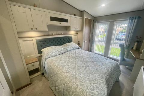 2 bedroom lodge for sale, Heron Drive, Darlington