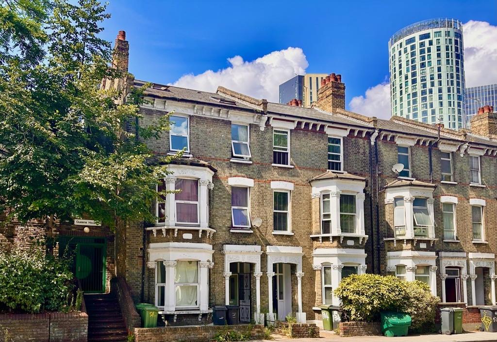 Spacious 2 bedroom flat with garden