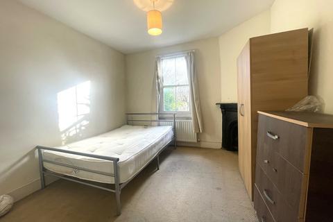 1 bedroom in a house share to rent, Lewin Road, Streatham, SW16