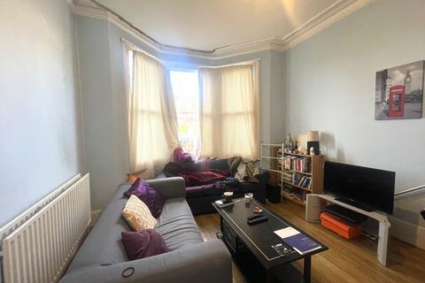 1 bedroom in a house share to rent, Lewin Road, Streatham, SW16