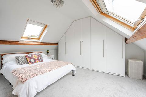 Newhaven Berrells Road, Tetbury, GL8 8ED