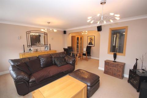 4 bedroom terraced house to rent, Reed Court, Ingress Park, Greenhithe, Kent