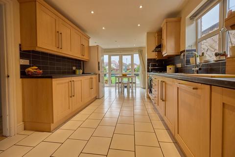 4 bedroom detached house for sale, Hays Lane, Hinckley