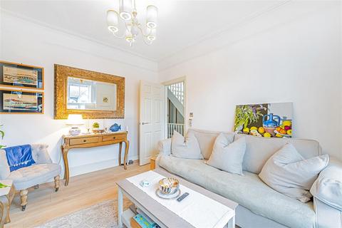 4 bedroom maisonette for sale, Kenley Road, St Margarets Village