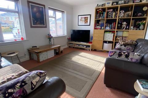 8 Albion Gardens Close, Royton, Oldham, OL2 6PW