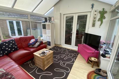 8 Albion Gardens Close, Royton, Oldham, OL2 6PW