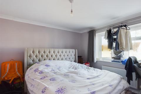 17 Elmbridge, Harlow, CM17 0JU