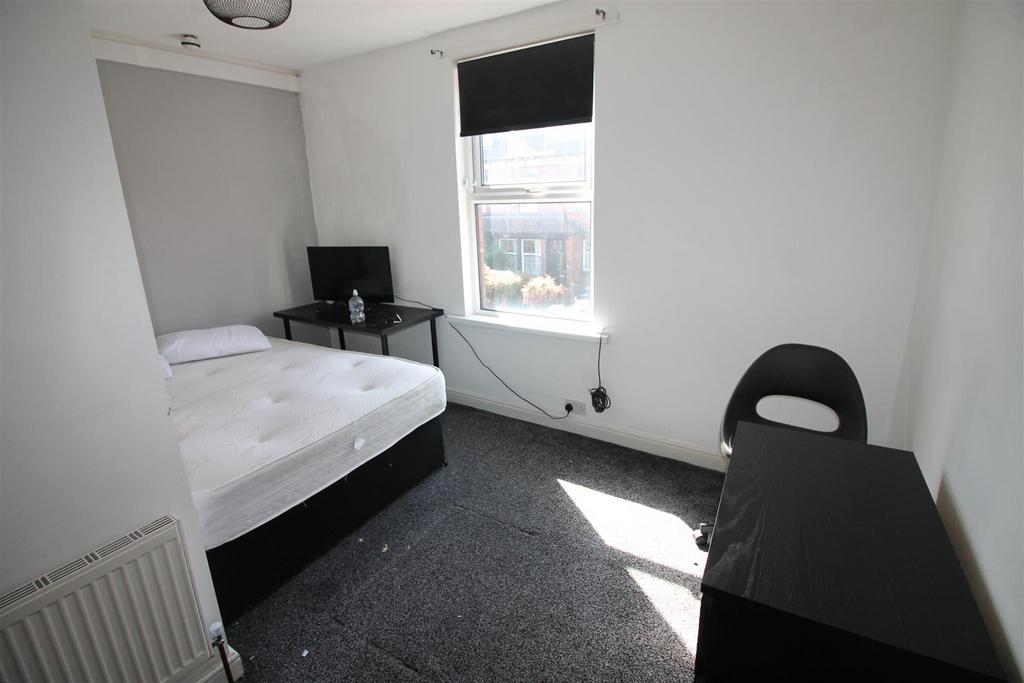 13 MP- Bedroom 2.JPG