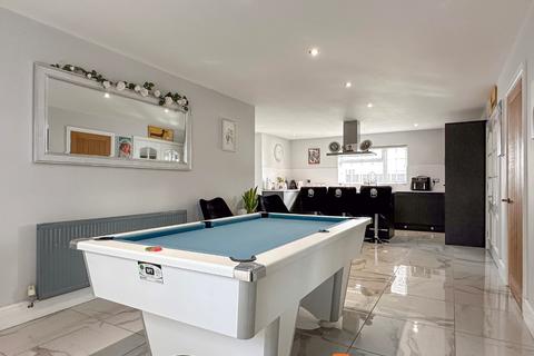 4 bedroom detached bungalow for sale, Glovers Lane, Balderton NG24