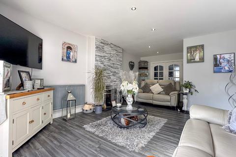 4 bedroom detached bungalow for sale, Glovers Lane, Balderton NG24