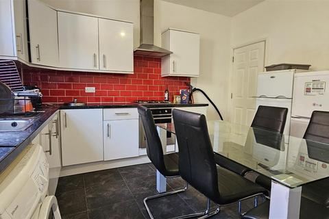 5 bedroom house to rent, Royal Park Road, Leeds