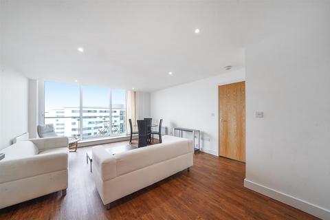 2 bedroom apartment to rent, Basin Approach Gallions Reach, E16