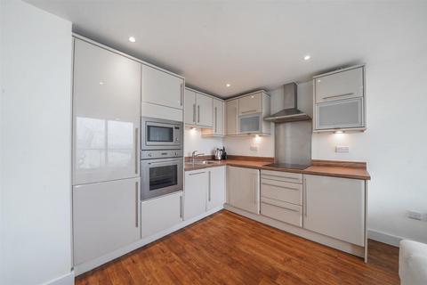 2 bedroom apartment to rent, Basin Approach Gallions Reach, E16