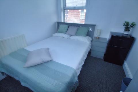 5 bedroom house share to rent, Student Accommodation, 90 Portland Street, Lincoln, Lincolnshire, LN5 7LB, United Kingdom