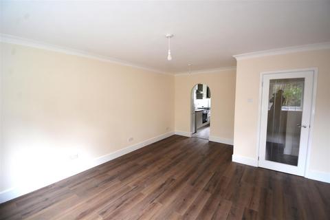 2 bedroom flat to rent, Memorial Close, Hounslow TW5