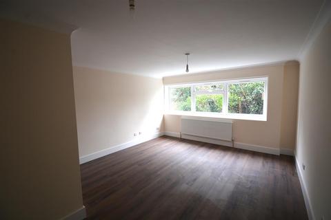 2 bedroom flat to rent, Memorial Close, Hounslow TW5