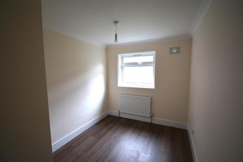 2 bedroom flat to rent, Memorial Close, Hounslow TW5