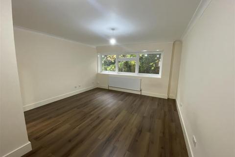 2 bedroom flat to rent, Memorial Close, Hounslow TW5