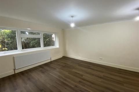 2 bedroom flat to rent, Memorial Close, Hounslow TW5