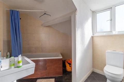 undefined, Hyde Park Terrace, Hyde Park, Leeds