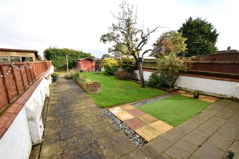 3 bedroom semi-detached house for sale, Queen Mary Avenue, Cleethorpes DN35