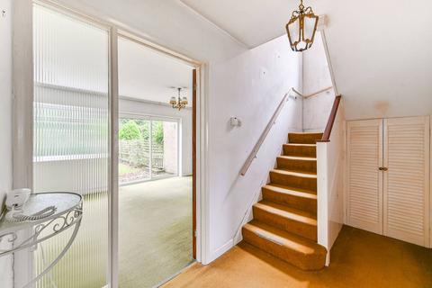 1 Oakham Drive, Bromley, BR2 0XE
