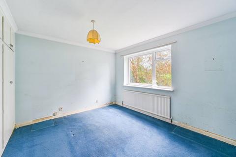 1 Oakham Drive, Bromley, BR2 0XE