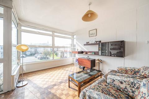 2 bedroom flat for sale, Nursery Road, Pinner, HA5