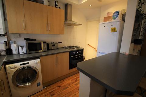 3 bedroom property to rent, John Street, Hyde Park, Leeds, LS6 1JE