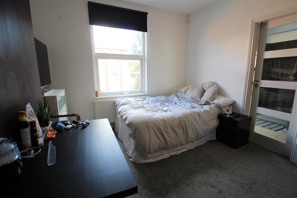 Bedroom 2 1.jpg