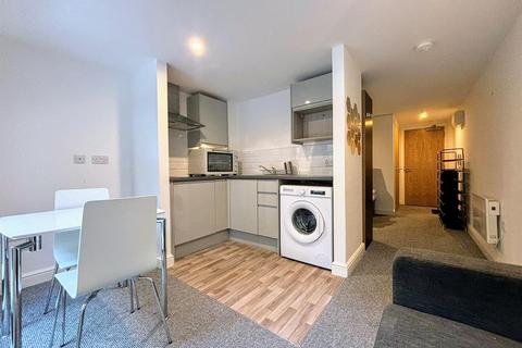 Studio to rent, Wolstenholme Square, Liverpool