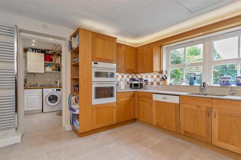 36 Longacres, St Albans, AL4 0DR