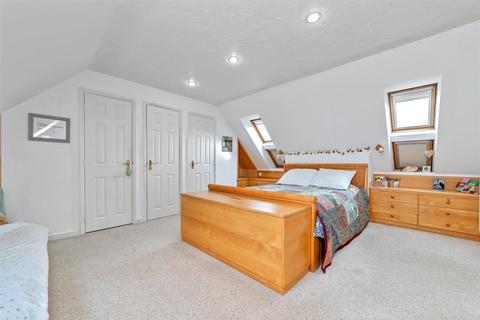 36 Longacres, St Albans, AL4 0DR