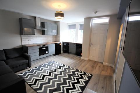 3 bedroom terraced house to rent, Pearson Terrace, Hyde Park, Leeds, LS6 1HZ