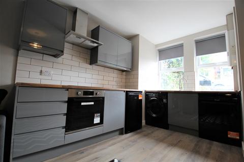 3 bedroom terraced house to rent, Pearson Terrace, Hyde Park, Leeds, LS6 1HZ