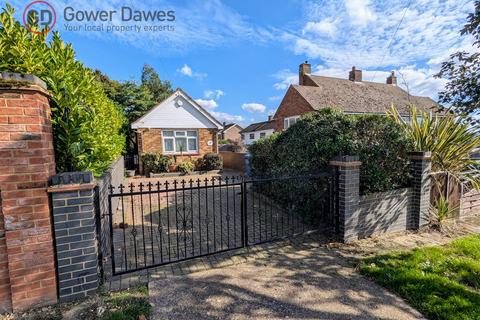 2 bedroom detached bungalow for sale, Thames Drive, Chadwell St.Mary