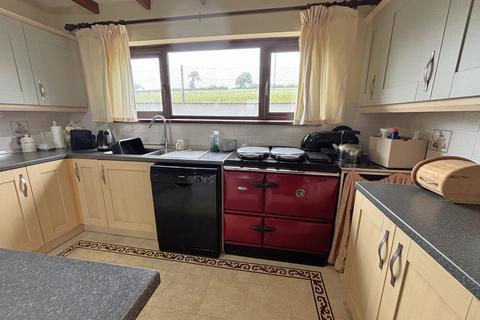 4 bedroom detached house for sale, Wellfield Road, Abergwili  SA31