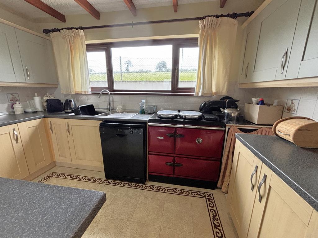 Kitchen/ Breakfast Room