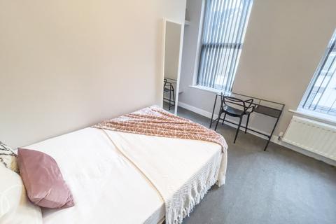 8 bedroom terraced house to rent, Holt Road, L7 2PR,