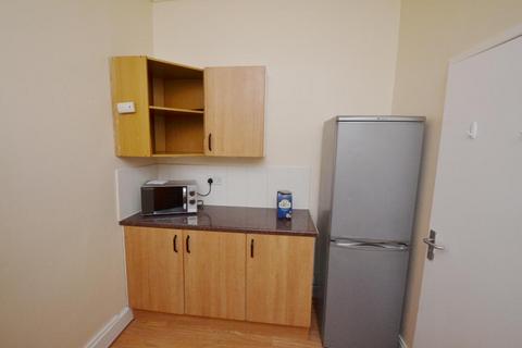 2 bedroom flat to rent, Langford Road, Manchester M20