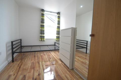 2 bedroom flat to rent, Langford Road, Manchester M20