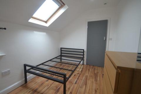 2 bedroom flat to rent, Langford Road, Manchester M20